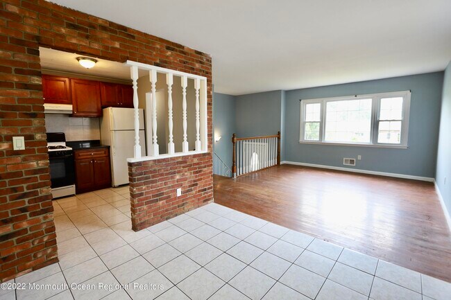 Building Photo - 104 Fairway Dr