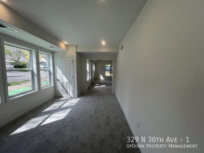 Foto del edificio - 329 N 30th Ave