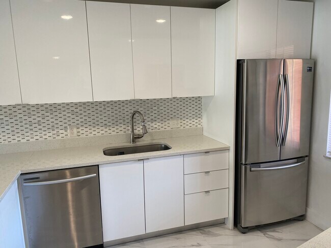 Foto del edificio - 158 Lakeview Dr