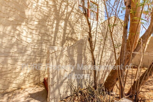 Building Photo - 131-137 W Almeria Rd
