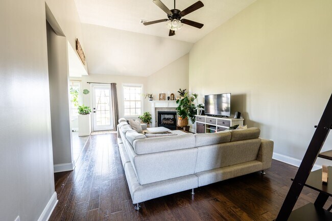 Foto del edificio - Pet Friendly Three Bedroom!