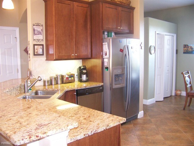 Building Photo - 1140 Charming St