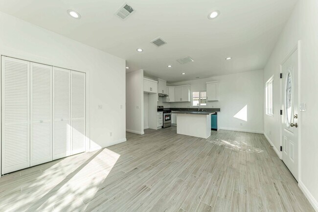 Foto del edificio - Amazing ADU Secluded Quiet Garden Grove