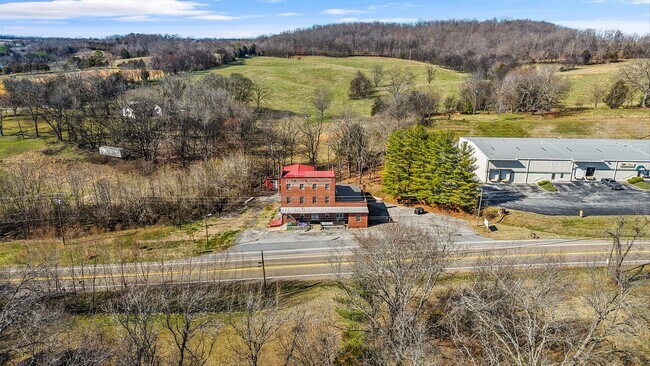 Building Photo - 664 E Meeting St