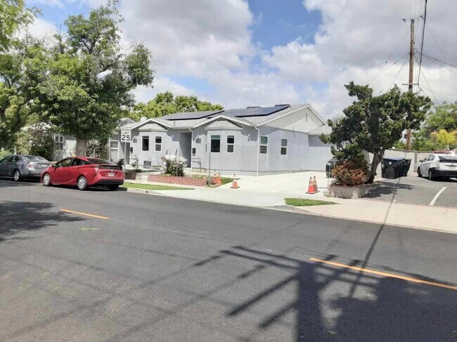 Building Photo - 602 N Frederic St