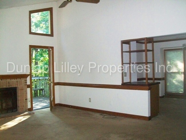 Building Photo - 200 W Woodcroft Pkwy