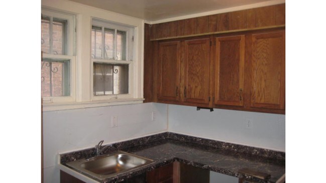Building Photo - 4336 W Buena Vista St