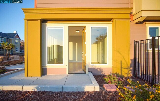Building Photo - 1786 Yosemite Pl