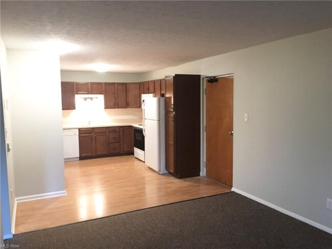Building Photo - 4376 Darrow Rd