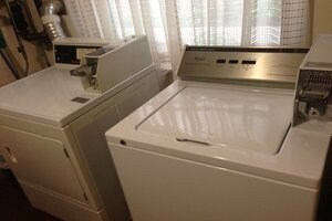 Building Photo - 4420 N Winchester Ave