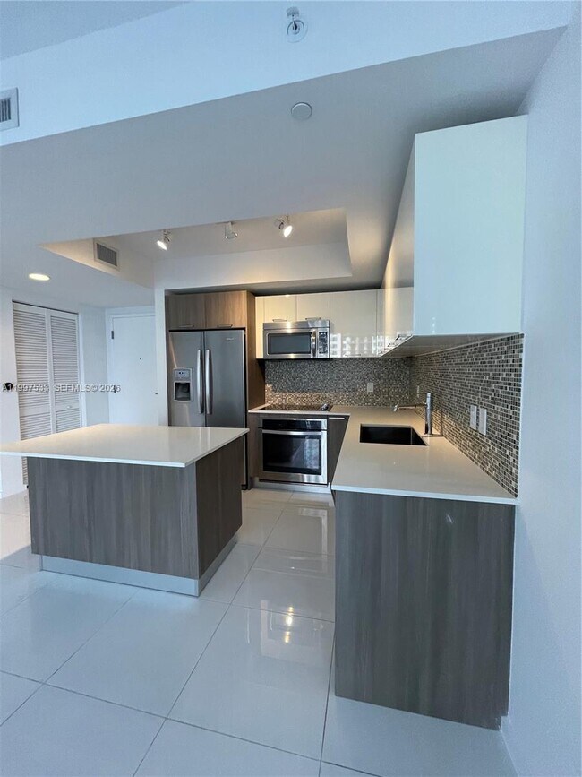 Foto del edificio - 5252 NW 85th Ave
