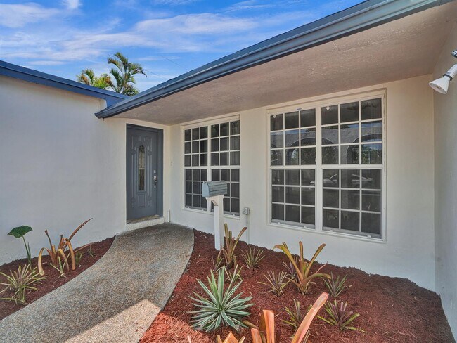 Building Photo - 7240 Grandview Blvd