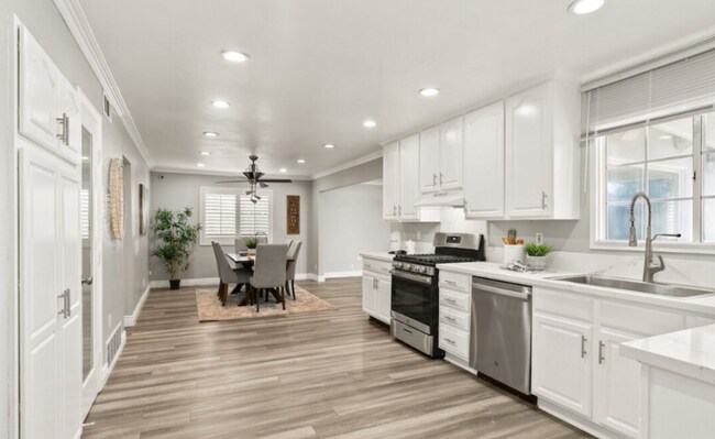 Building Photo - 1342 E Elsmere Dr