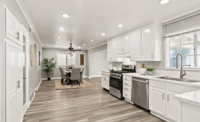 Photo - 1322 E Elsmere Dr House