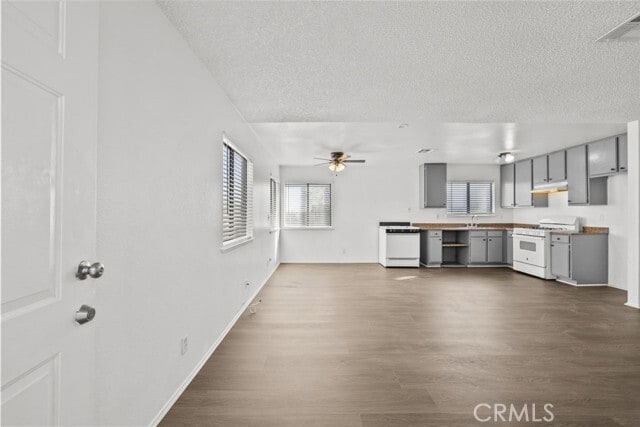 Foto del edificio - 38501 Larkin Ave