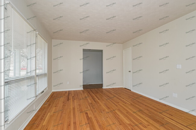 Foto del edificio - 2740 Radcliffe Dr
