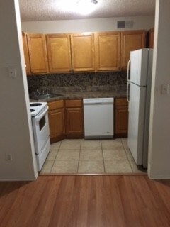 Primary Photo - 395 Livingston Ave
