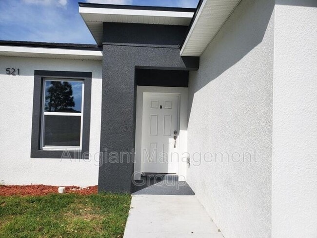 Building Photo - 521 Albatross Dr