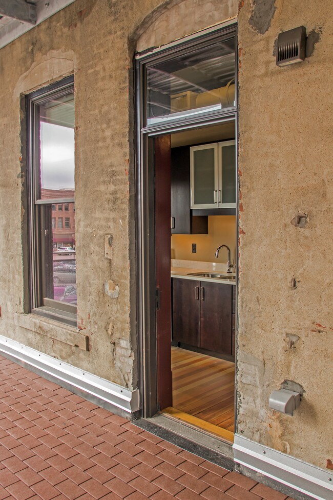 Building Photo - 320A E 4th St