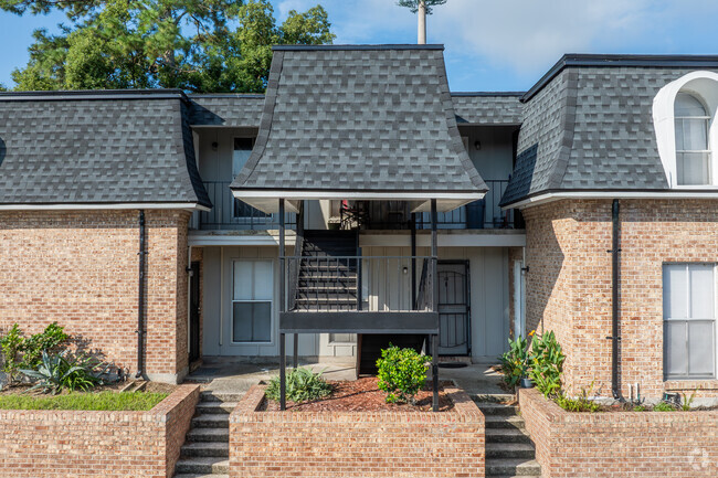 Building Entrance - Grand Oaks