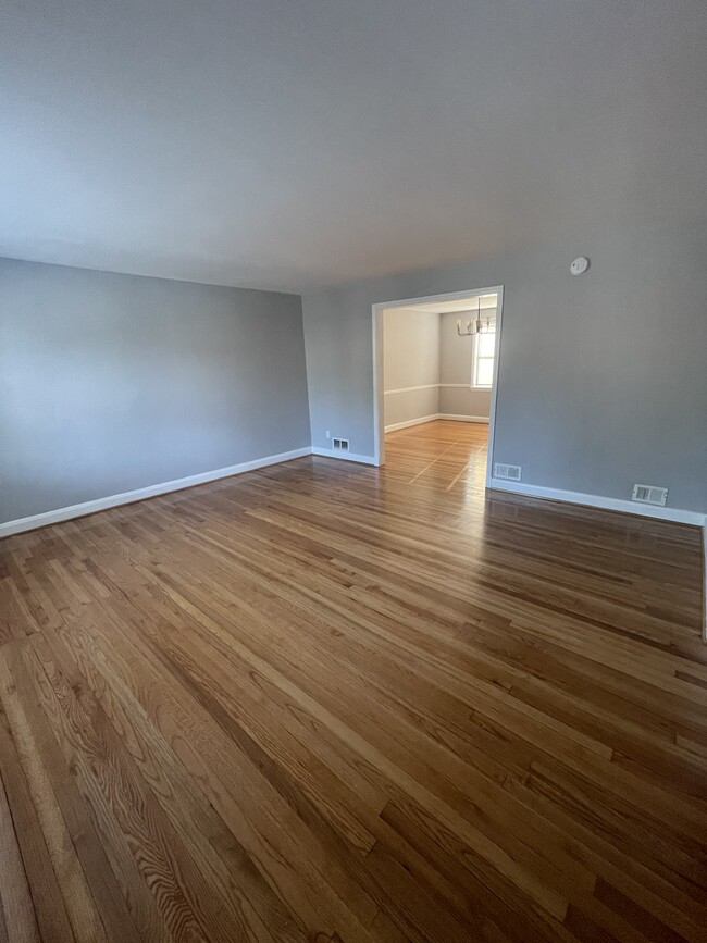 Building Photo - 5520 Sagra Rd
