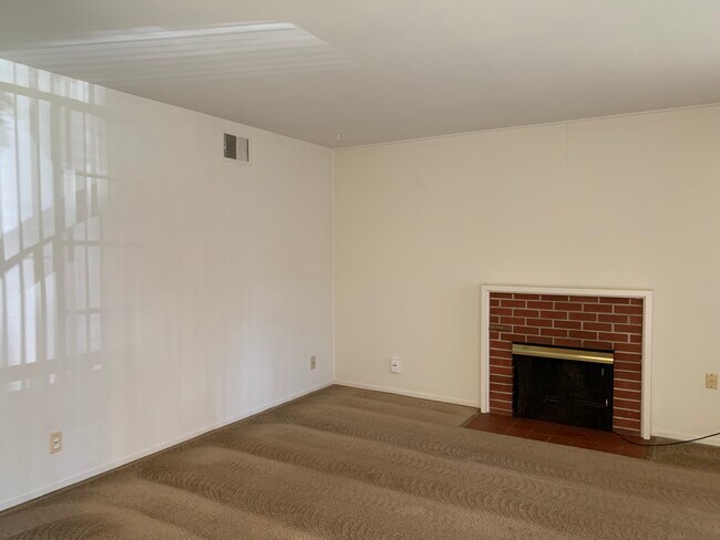 Building Photo - 467 Ositos Ave