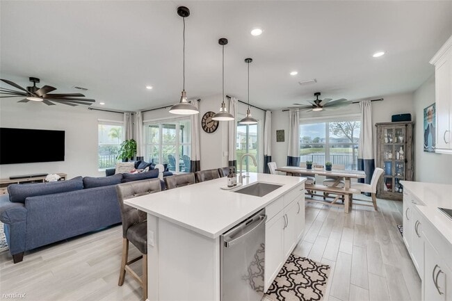 Building Photo - 5 br, 3 bath House - 4111 Veleiros Ave
