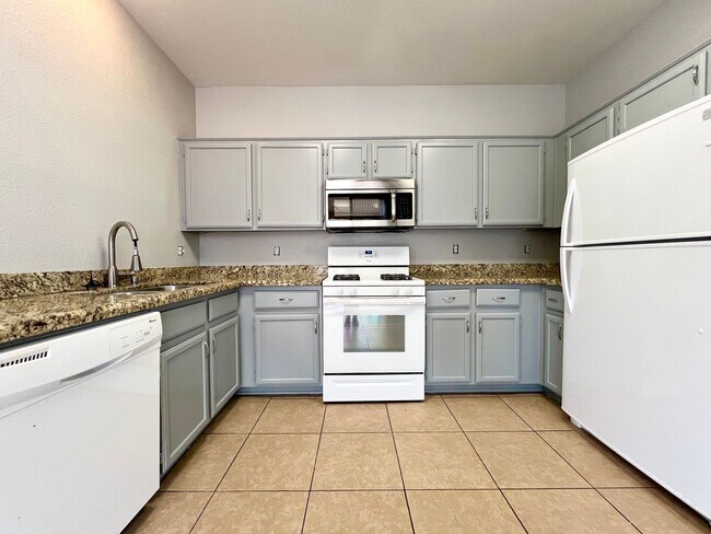 Foto del edificio - CHARMING 3BD/2.5BA GATED HOME IN WEST LAS ...