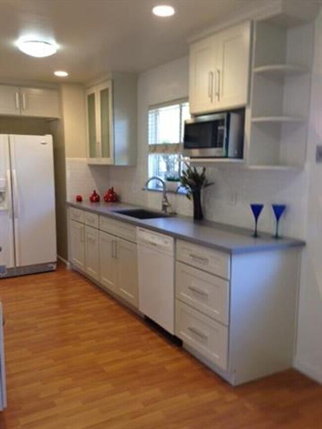 Building Photo - Great Updated Sunnyvale Home Near Tech Com...
