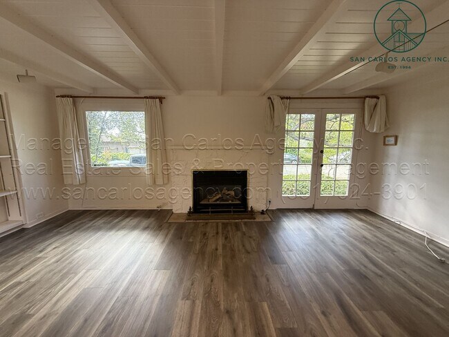 Foto del edificio - Refreshed Three Bedroom Home in the Heart of Carmel-by-the-Sea's Golden Rectangle