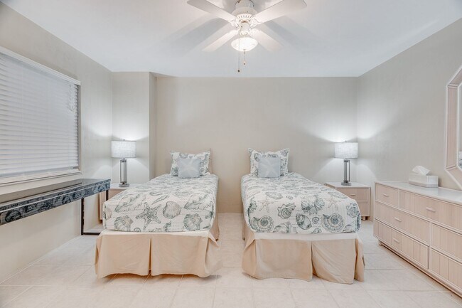 Building Photo - Direct Oceanfront Furnished Condo with Bre...