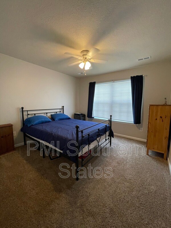 Building Photo - 2 Landing Ln