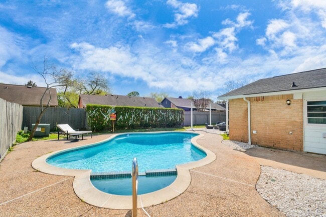 Foto del edificio - 15627 Sierra Valle Dr