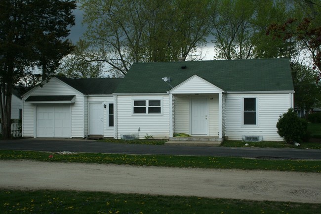 Building Photo - 121-127 Wilson Ave