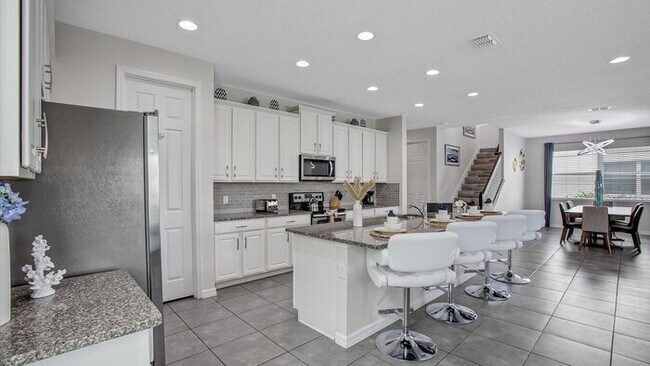 Building Photo - CVT1749