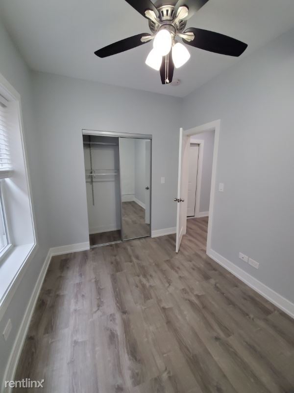 Building Photo - 1 br, 1 bath Apartment - 1065 W Glenlake Ave
