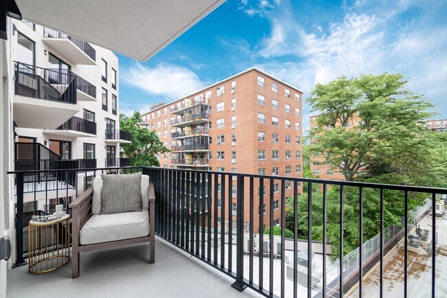 Building Photo - 71-82 Parsons Boulevard