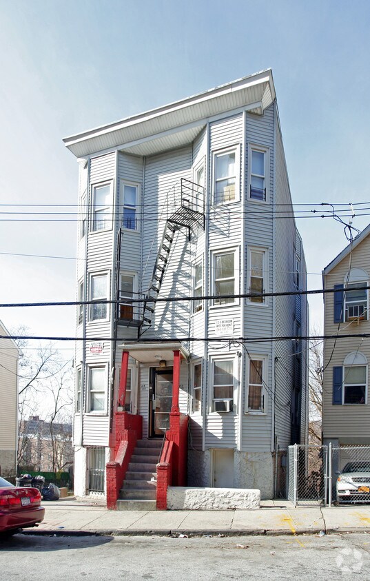 Foto principal - 153 Stanley Pl