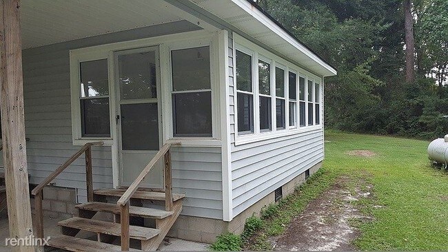 Building Photo - 3 br, 2 bath Apartment - 130 Holiday Lane