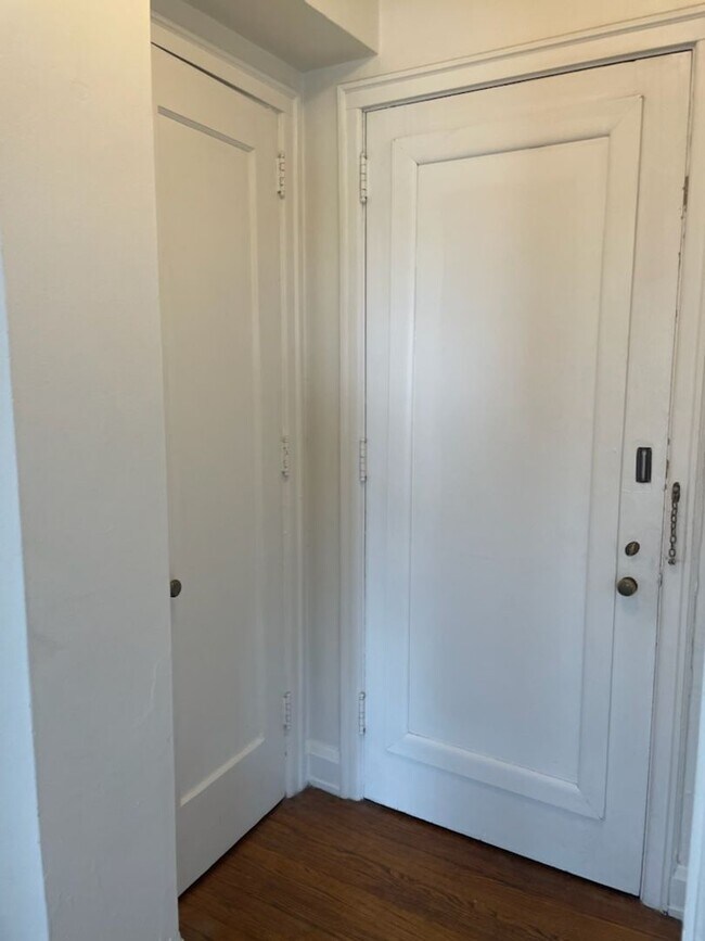 New King Edward Apartments Rentals in Pittsburgh at 4601 Bayard St