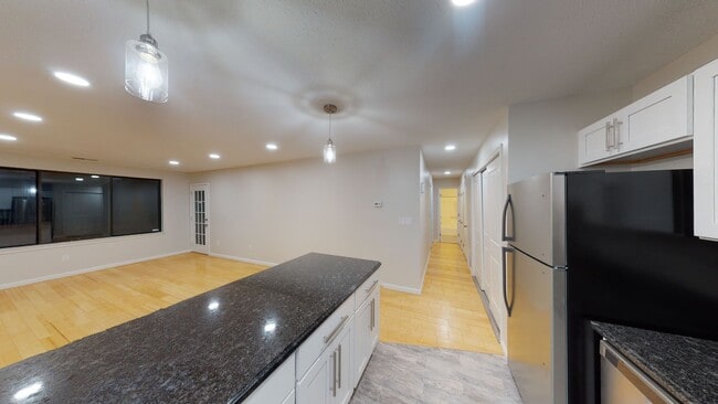 Foto del edificio - Spacious 2 Bedroom Condo with 2 Bathrooms!
