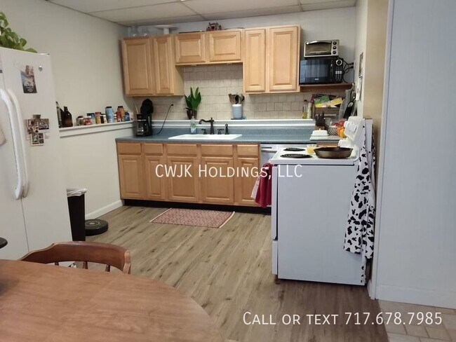 Building Photo - 2 Bedroom 1 Bath Apartment