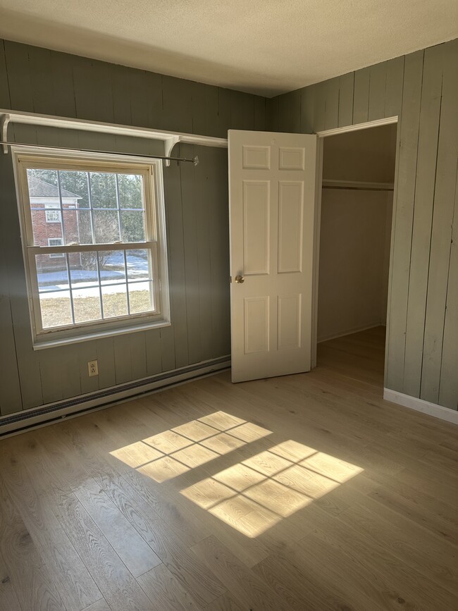 Larger bedroom with walk-in closet - 425 Dorset St