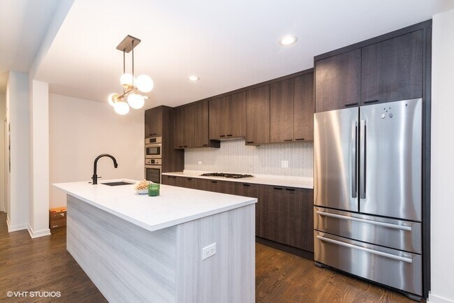 Foto del edificio - 921 N Hoyne Ave