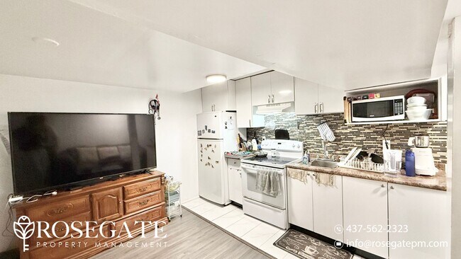 Photo du bâtiment - Newly Renovated 2-Bedroom Basement Apartme...