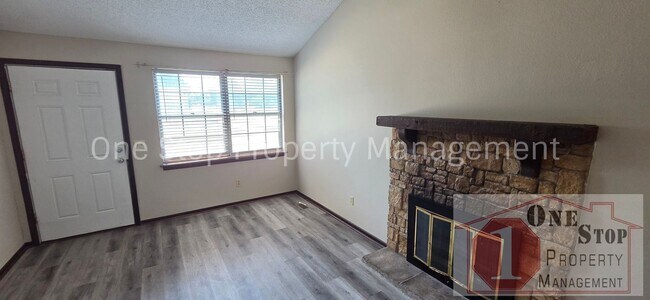 Foto del edificio - 1300 E 152nd Terrace