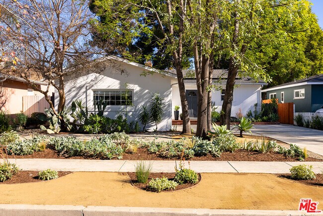 Foto del edificio - 5812 Bevis Ave