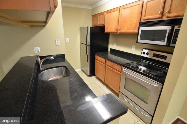 Building Photo - 1702 Ascot Way