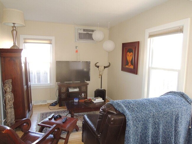 Building Photo - 915 Vilas Ave