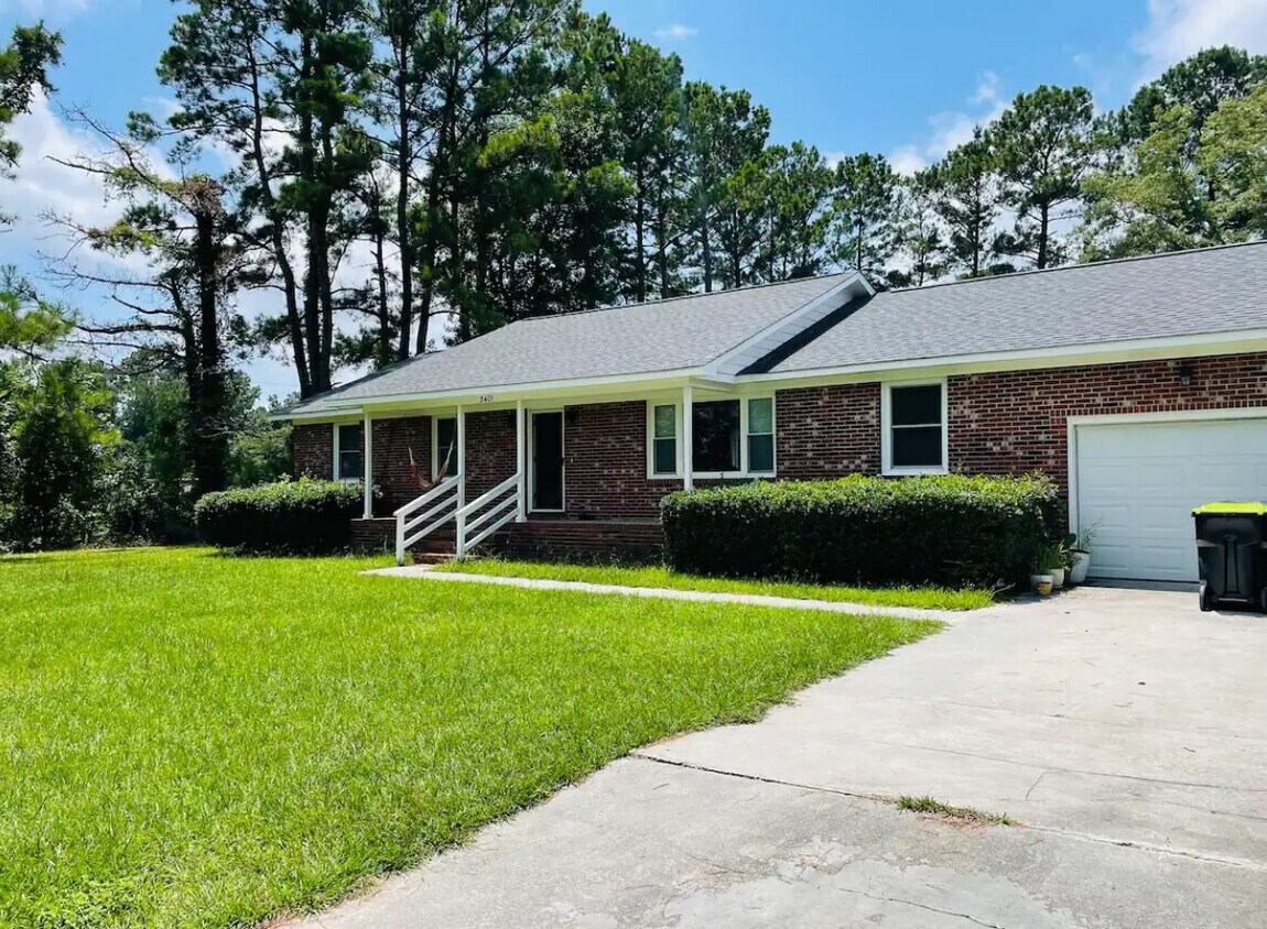 Primary Photo - 3401 Castle Hayne Rd